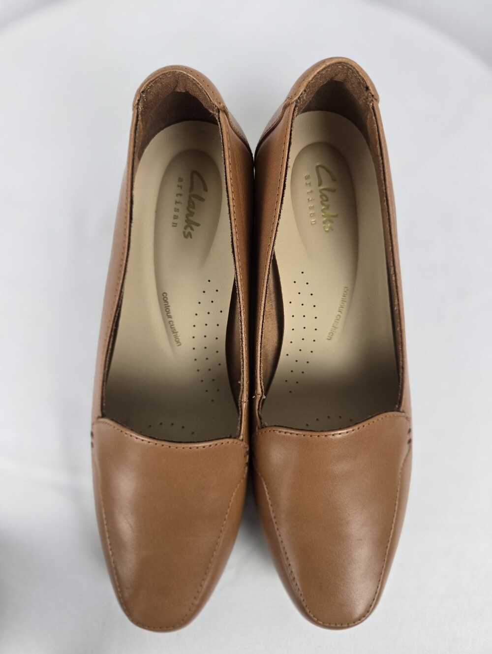 NWOB Clarks Artisan Tan Leather Cushioned Comfy Loafers Sz 7.5 - Picture 6 of 8